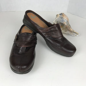 Yuu | Shoes | Yuu Sz 95 Yuu Brown Leather Slides | Poshmark